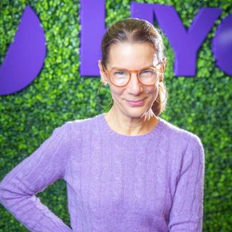 Angela Schober headshot