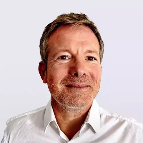 Xavier Stern headshot