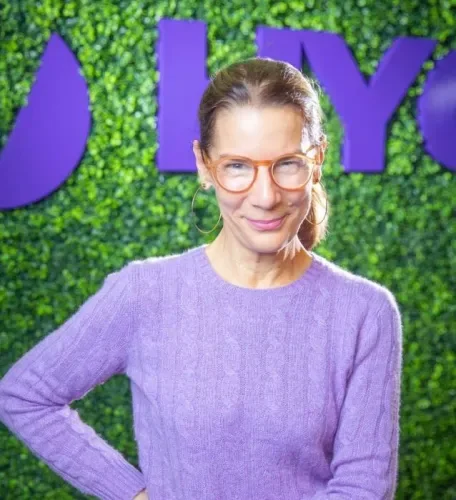 Angela Schober headshot